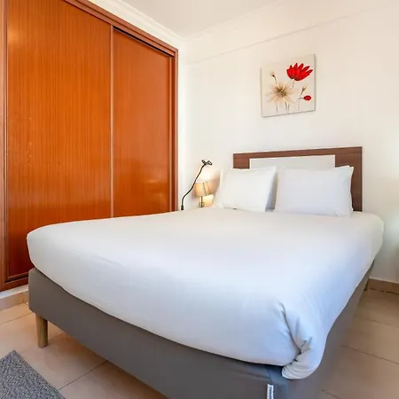 Sunny Retreat With Pool And Balcony By Lovelystay Apartamento Albufeira