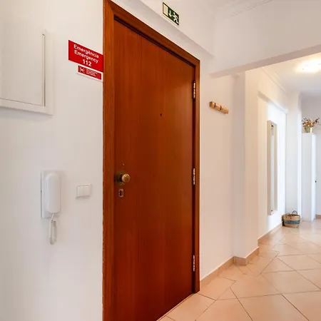 Sunny Retreat With Pool And Balcony By Lovelystay * Albufeira