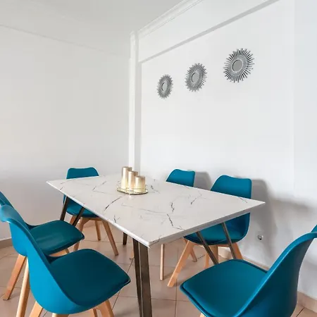 Lovely 2br Retreat With Pool & Balcony By Lovelystay Apartmán