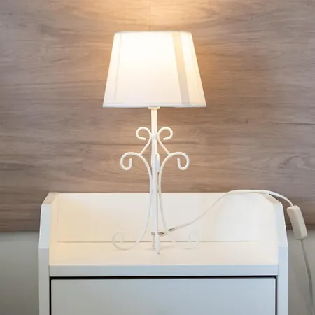 Apartamento Sunny Retreat With Pool And Balcony By Lovelystay