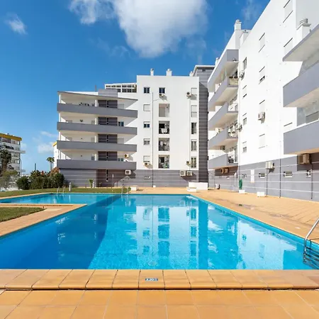 Quiet 2br Retreat With Pool & Balcony By Lovelystay Albufeira