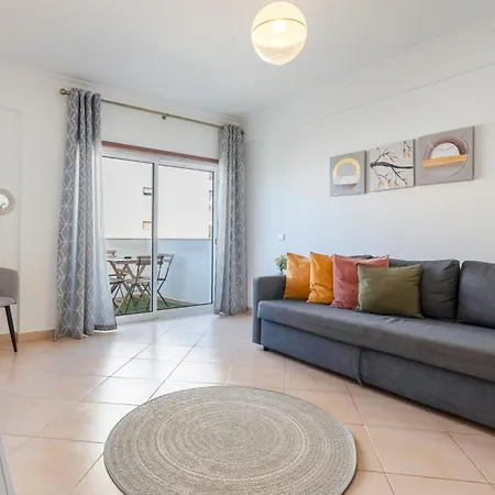 Sunny Retreat With Pool And Balcony By Lovelystay Apartamento *